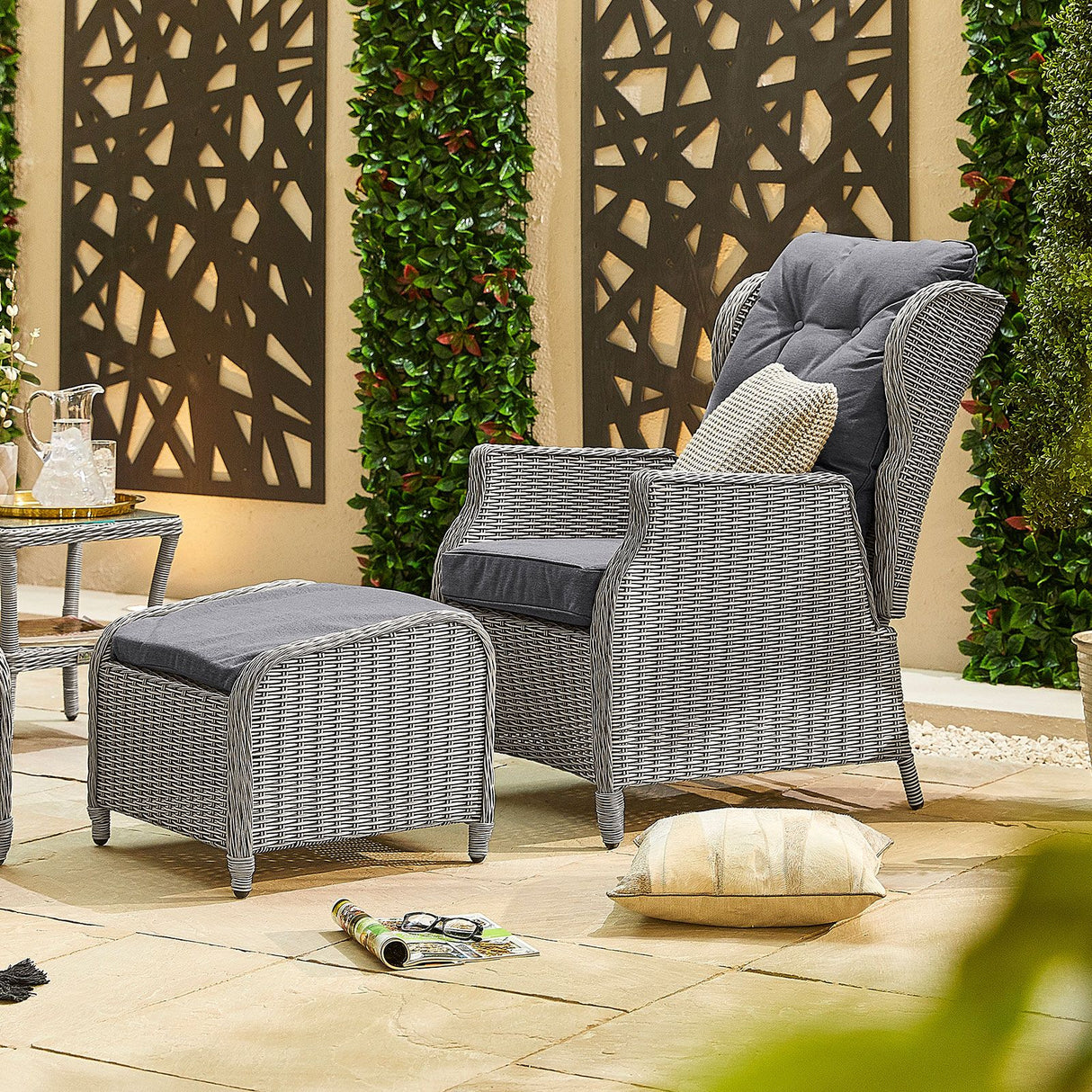 Nova Skylar Reclining Set